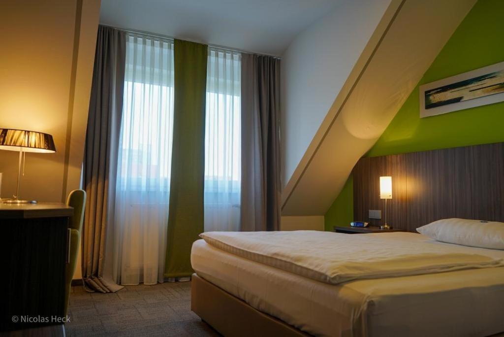 Hotel Ambiente Walldorf Вальдорф Экстерьер фото